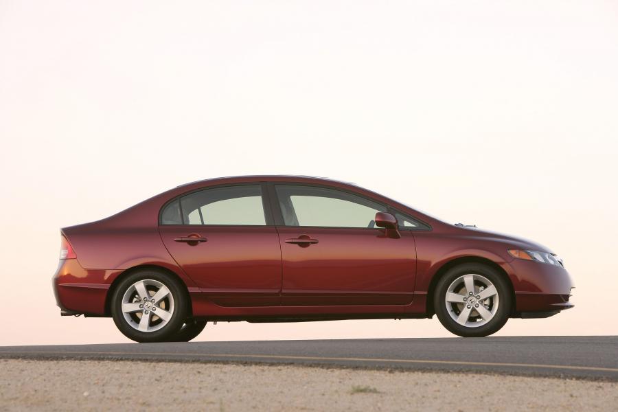  Honda Civic Sedan 2008 года  (фото 18 из 28)